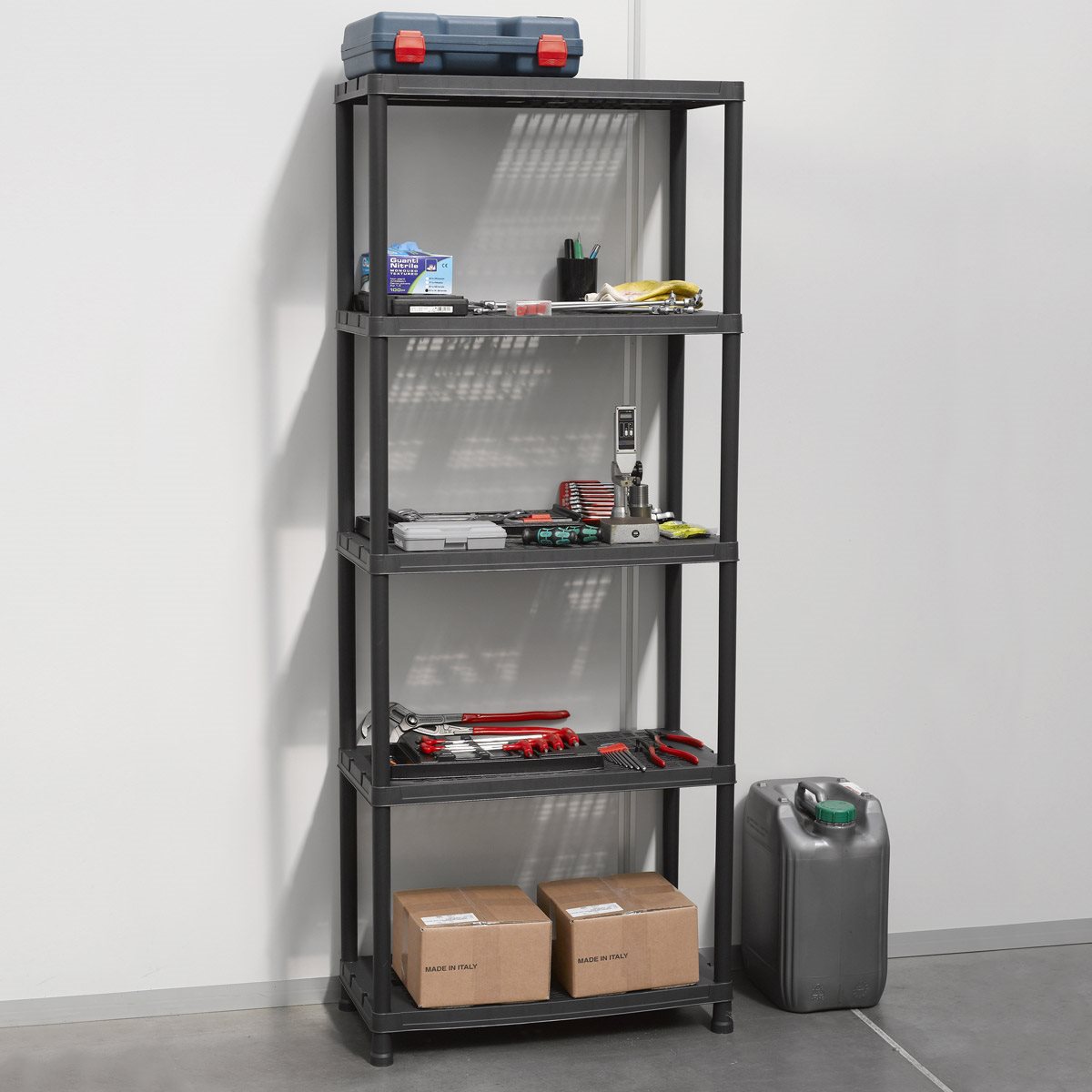 Scaffale Universal Pro 735 a 5 ripiani ventilati per interni in resina con fissaggio a muro colore nero 71x35x180 cm Toomax