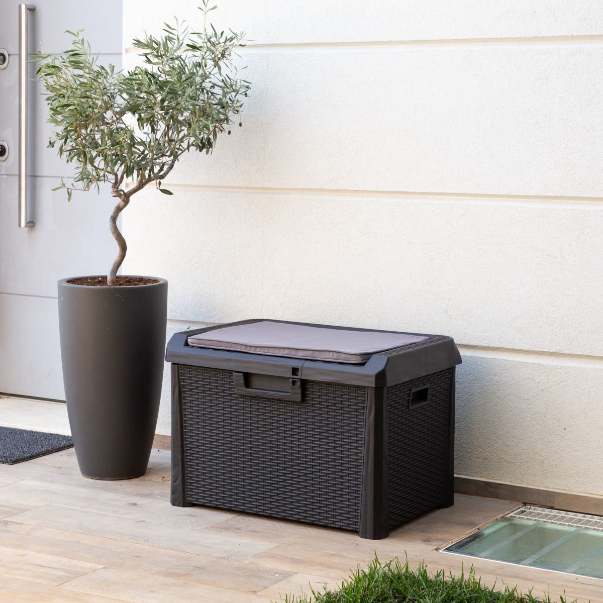 Baule Compact Box Santorini Plus 125 litri in resina effetto rattan apertura assistita colore antracite Toomax