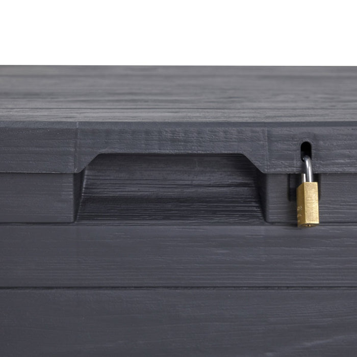 BAULE MULTIUSO WOODY'S 90 PER Baule multiuso Woody’s 90 litri in resina per interno colore antracite scuro predisposto per lucchetto ToomaxANTRACITE SCURO LT.90 ART.173  cm.42,5x44x50h.    TOOMAX