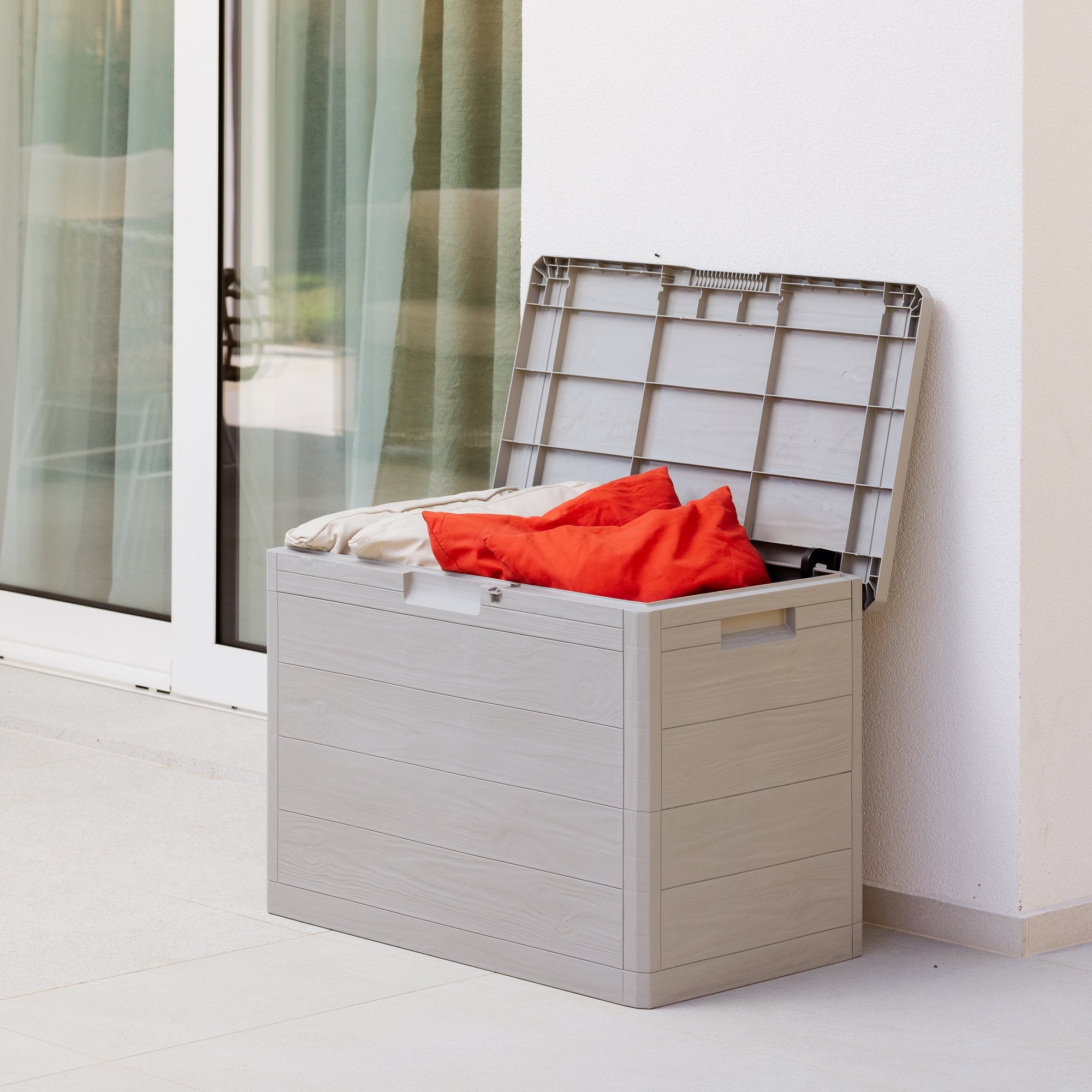 Baule multiuso Woody’s 160 litri in resina effetto legno per interno ed esterno colore tortora Toomax