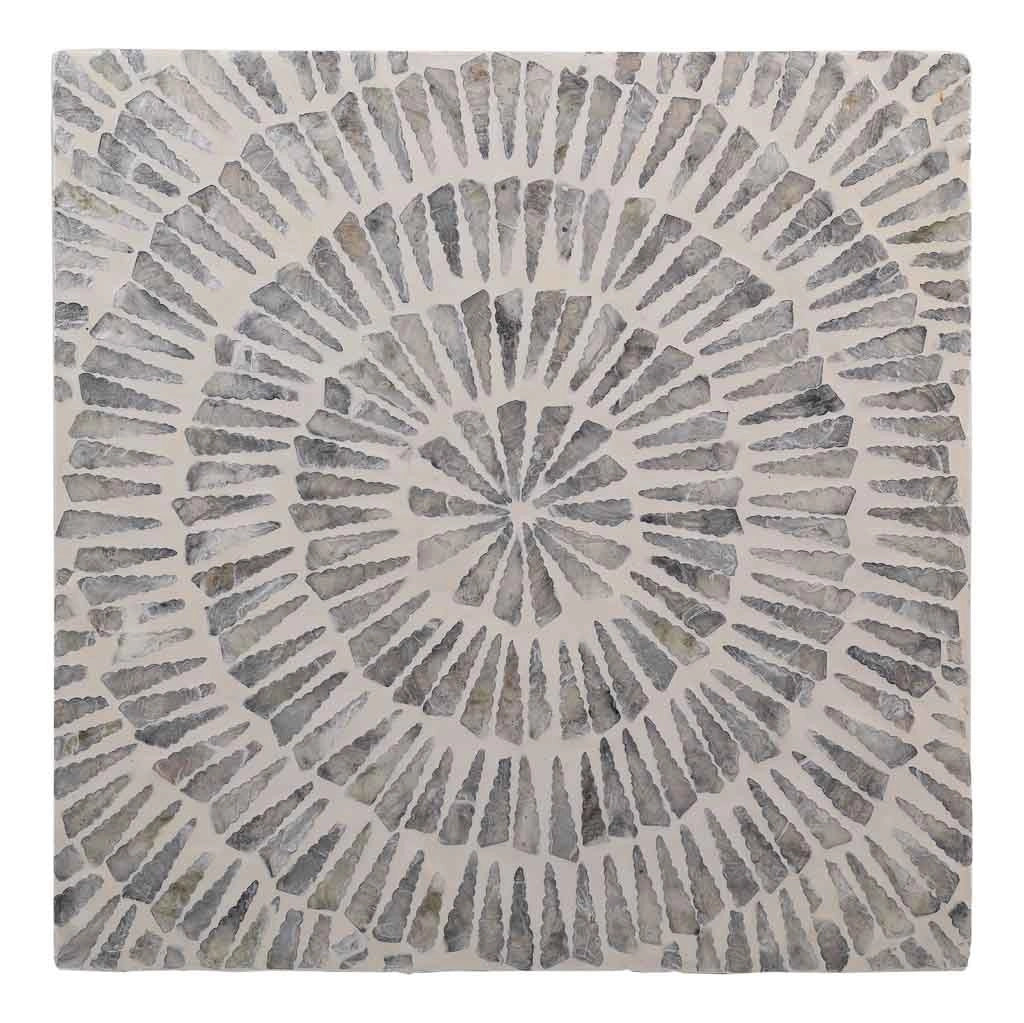Sgabello in legno rifinito in capiz grigio 35x35x45h cm