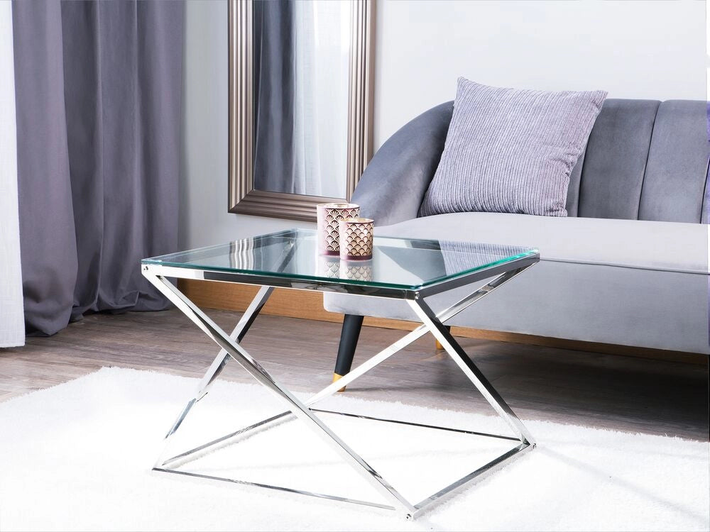 Tavolino da caffè con struttura in acciaio argentato e piano quadrato in vetro dal design glam geometrico