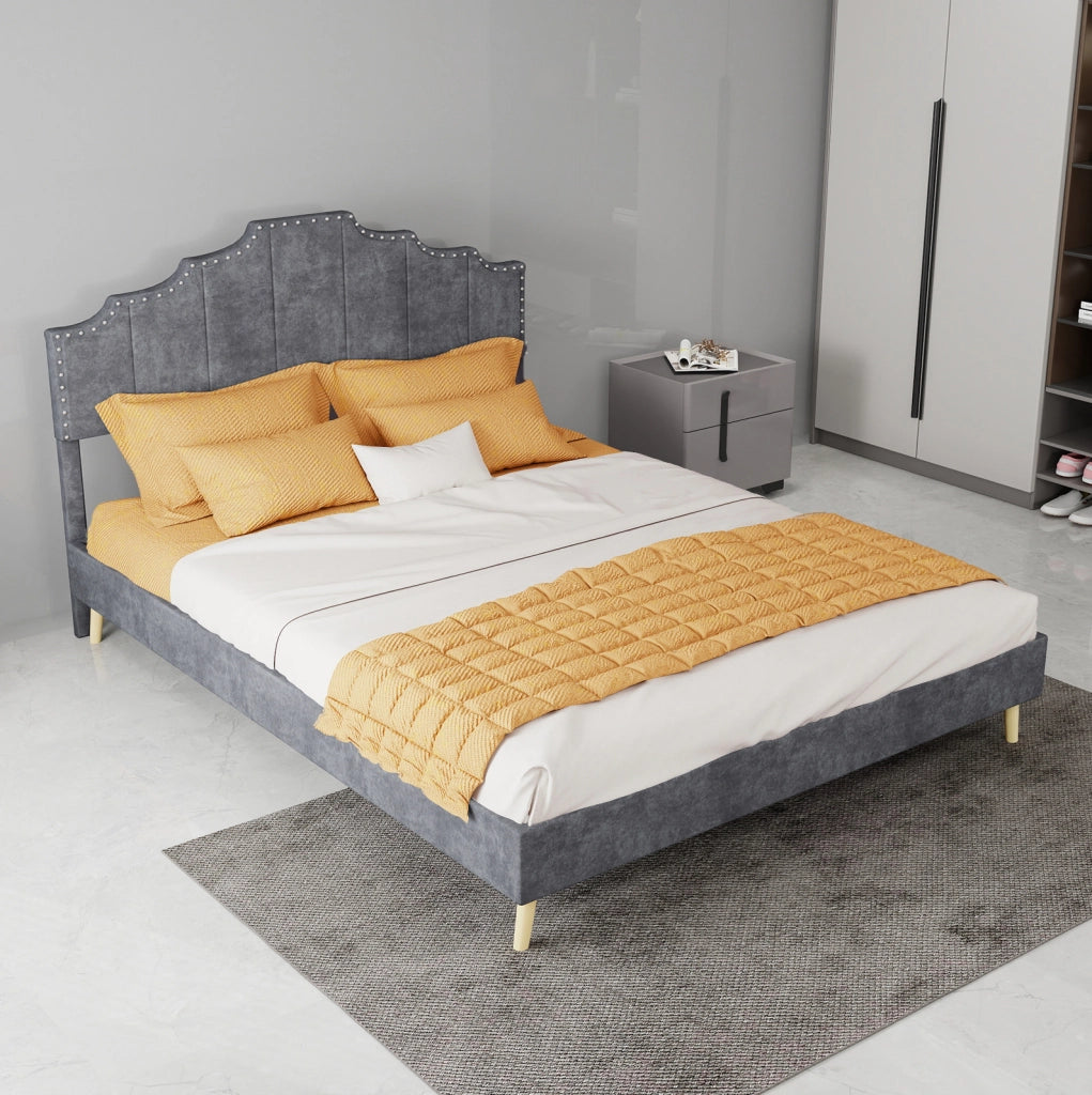 Letto imbottito con testiera geometrica e rete a doghe; 140 x 200 cm; grigio