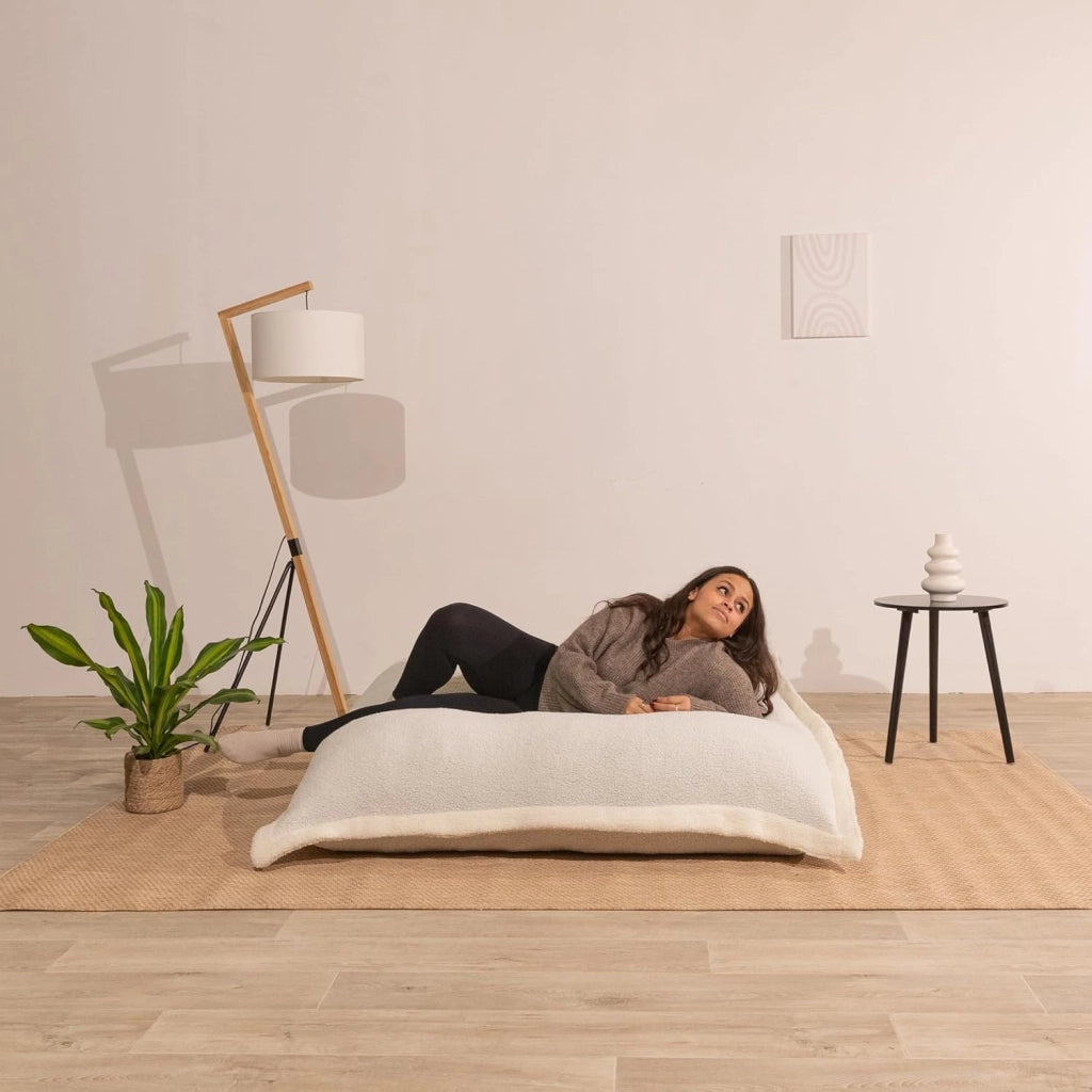 Pouf Poltrona a Sacco - Imbottitura in Schiuma, Molto Confortevole - Tessuto Sherpa Morbido - Fodera Lavabile - Pouf Divano Gigante (180 x 140 cm, Bianco)