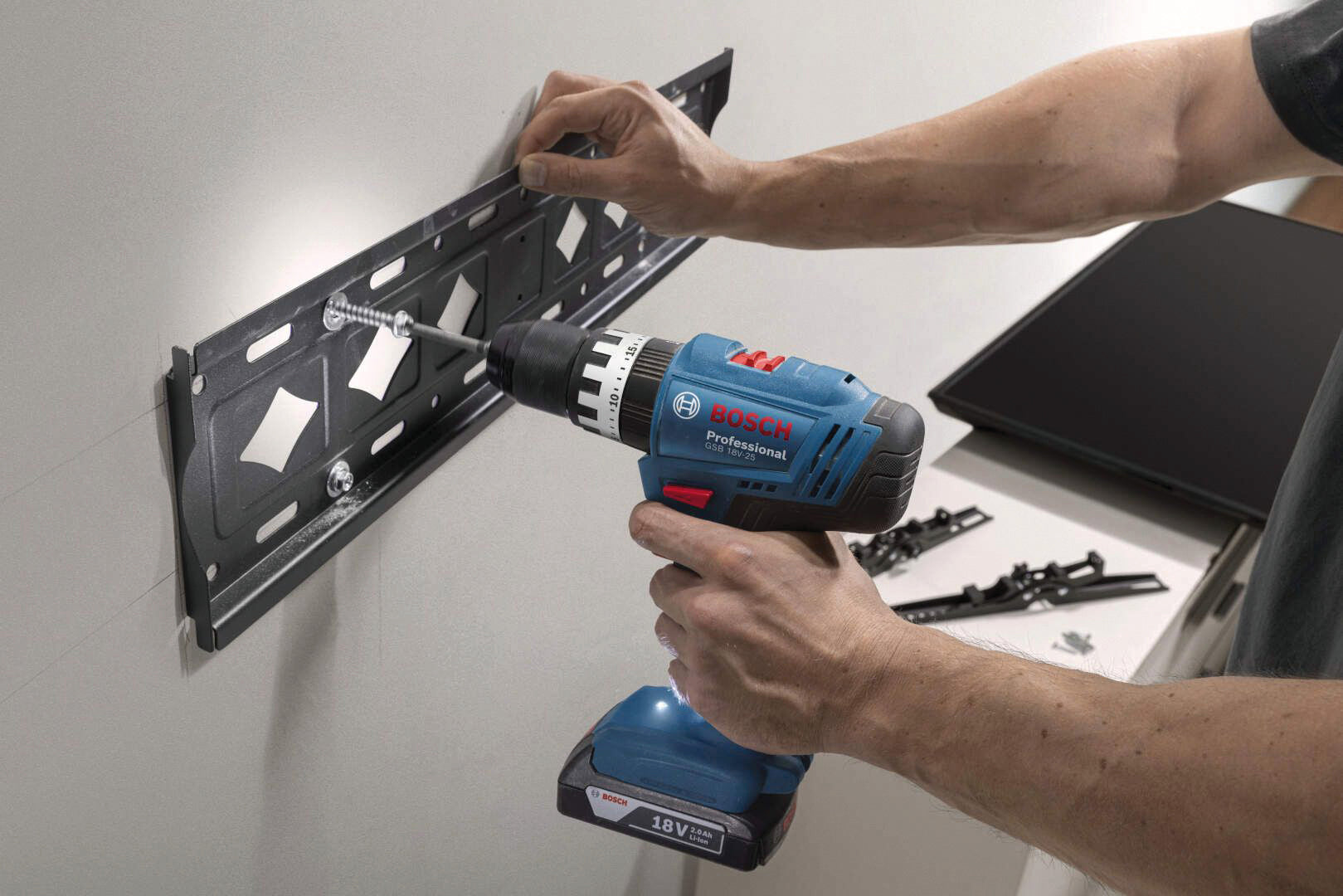 Bosch TRAPANO AVVITATORE CON PERCUSSIONE GSB 18V-25 2 batterie 2,0 Ah con borsa