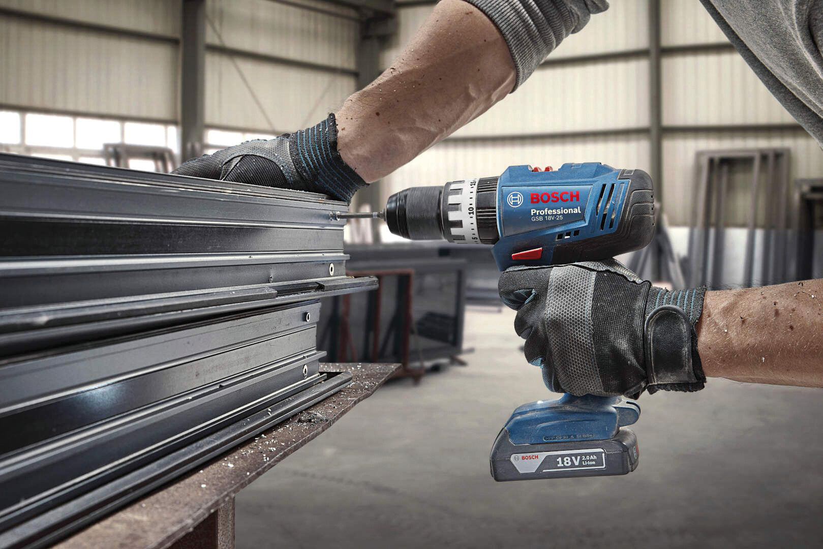 Bosch TRAPANO AVVITATORE CON PERCUSSIONE GSB 18V-25 2 batterie 2,0 Ah con borsa