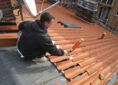 SCHIUMA POLIURETANICA TEGOLE E TETTI SOUDAL 750 ml - Manuale - SOUDAL