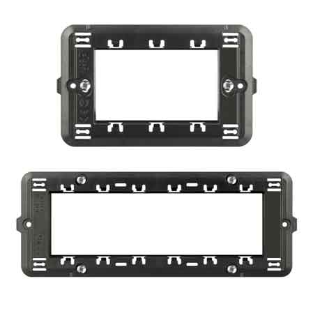 SUPPORTO A PARETE PER SERIE 'EASY' 3 Posti - EC ELETTROCANALI