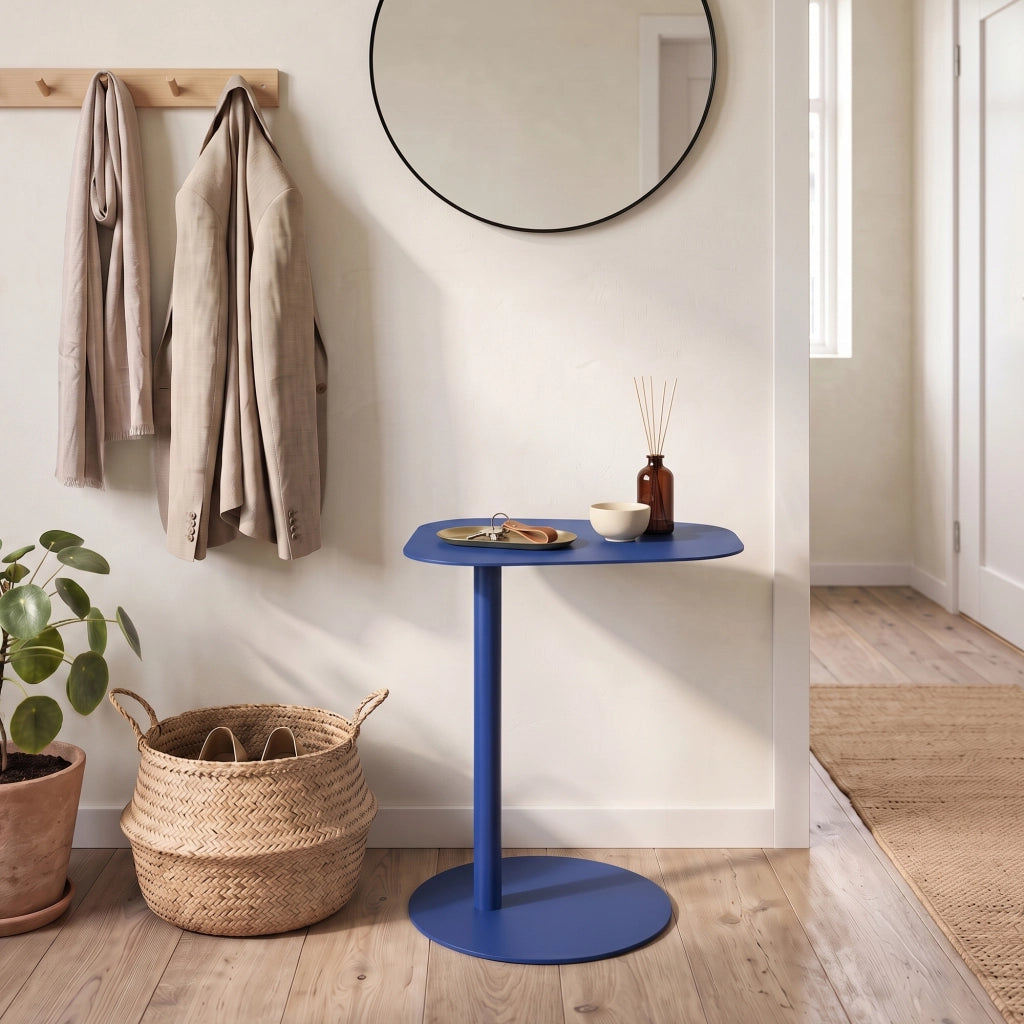 Tavolino Laterale Nastätten in Metallo con Piano di Appoggio Trapezoidale - Blu Scuro [en.casa]