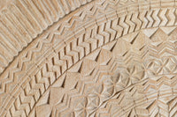 Armadio in massello di mango intagliato e piedi in metallo 