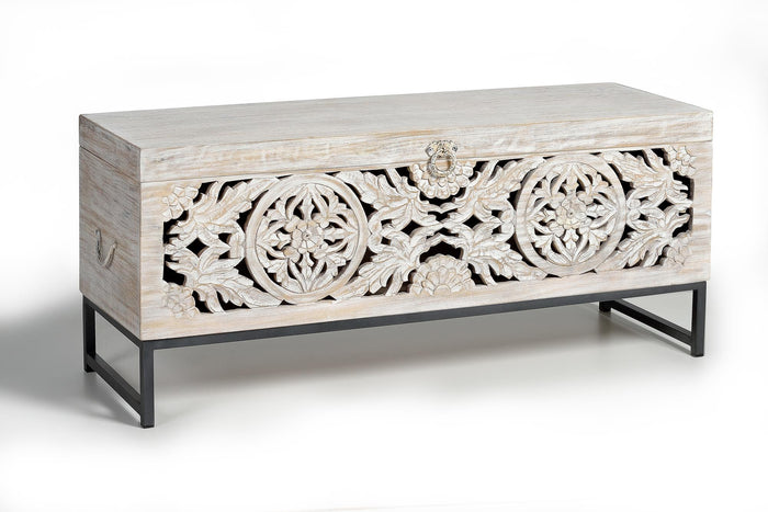 Cassapanca in massello di mango intagliato e piedi in metallo