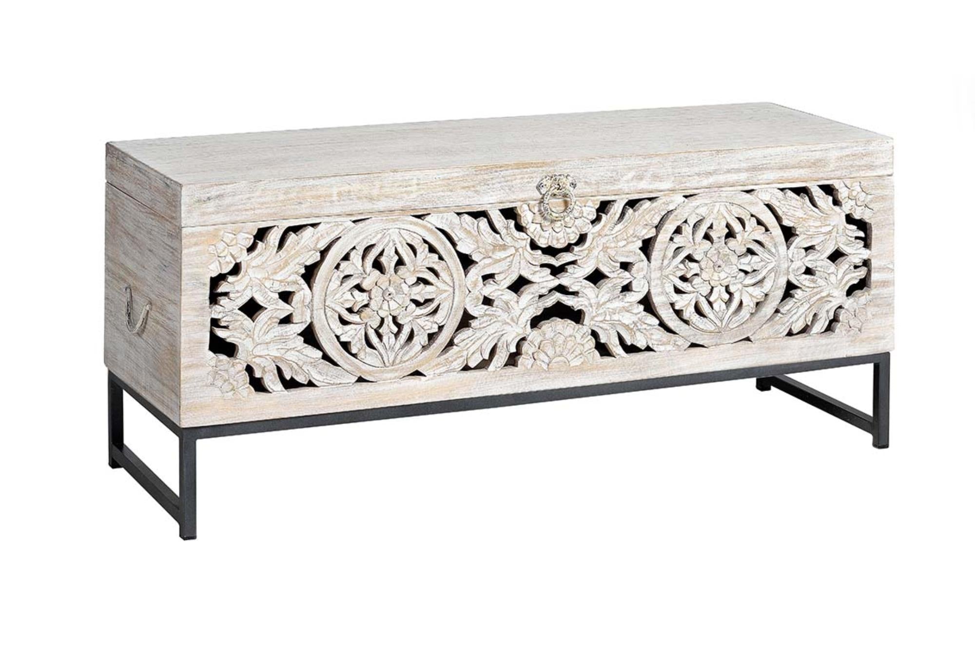 Cassapanca in massello di mango intagliato e piedi in metallo