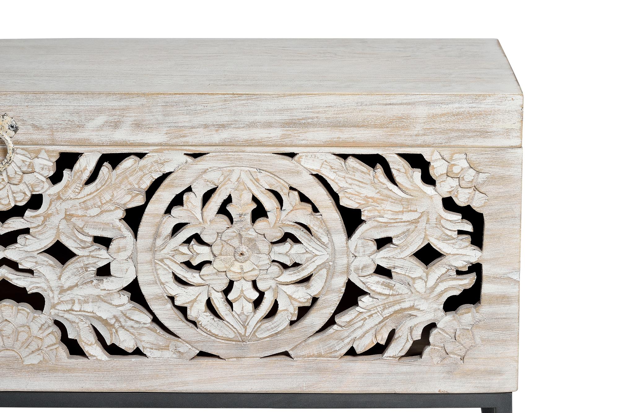 Cassapanca in massello di mango intagliato e piedi in metallo