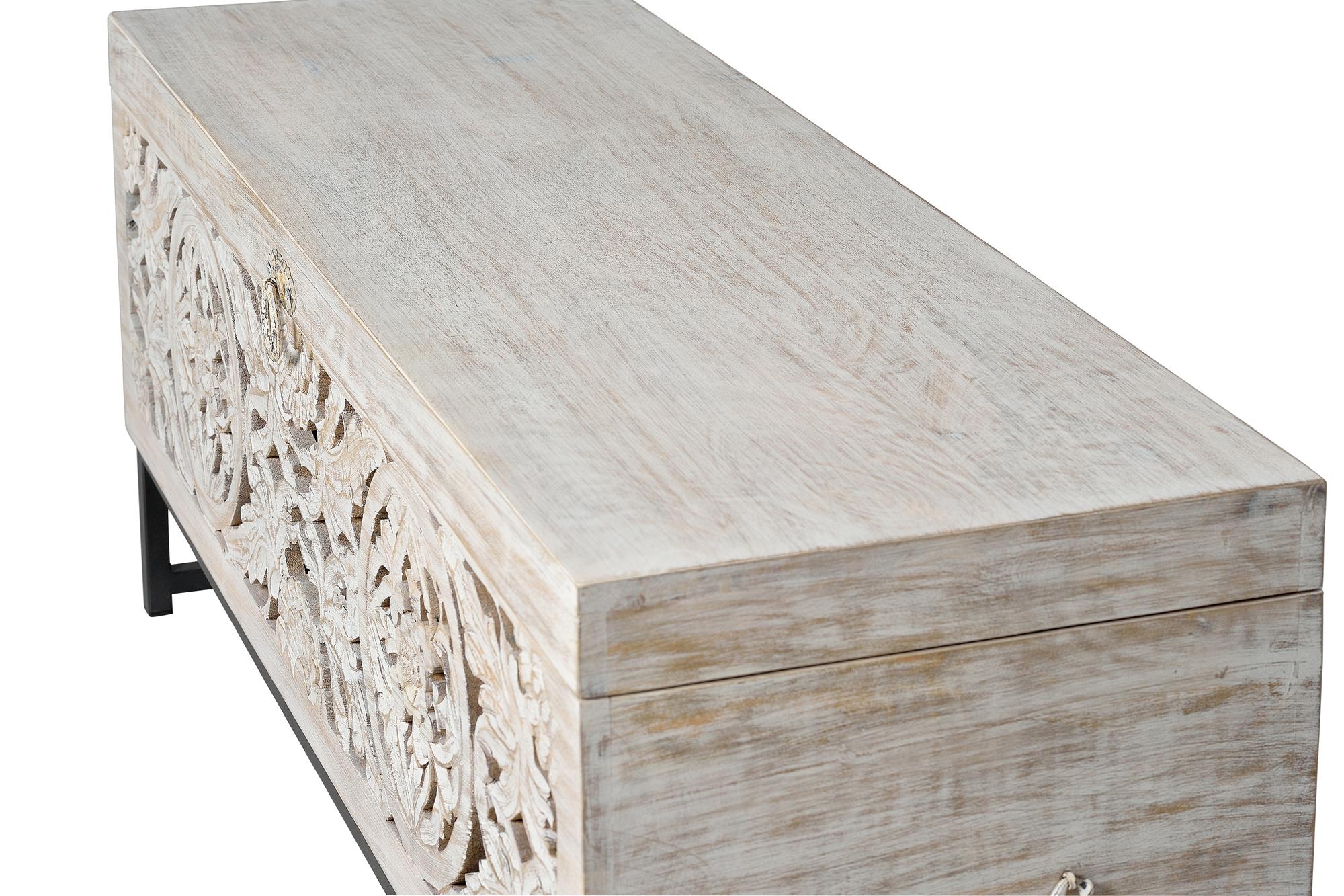 Cassapanca in massello di mango intagliato e piedi in metallo