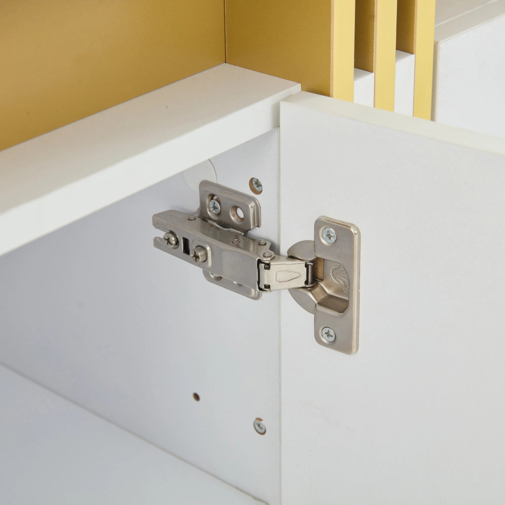 Credenza con 3 Ante e 6 Scomparti; Ripiani Regolabili; Effetto Marmo; in Pannello di Particelle; Bianco; 140??38??70 cm
