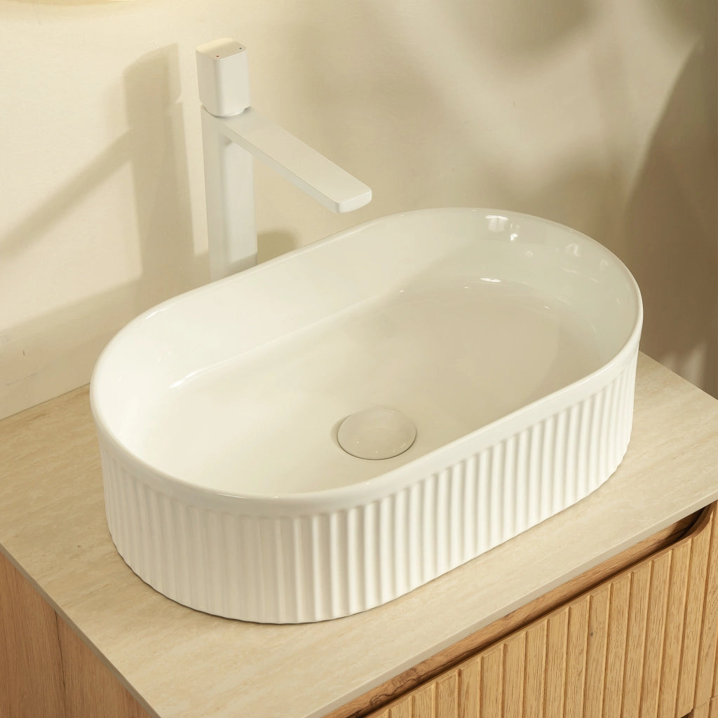 LAVABO ovale da appoggio in ceramica bianca con foro standard per rubinetto