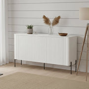 Credenza Susegana, Madia da salotto con tre ante battenti, Rialzata da terra, 150x40 h80 cm, Bianco