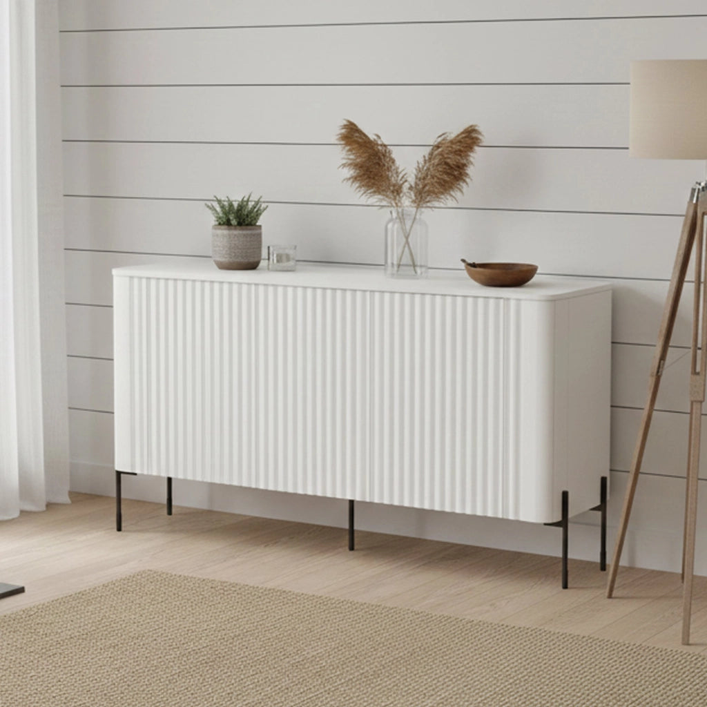 Credenza Susegana, Madia da salotto con tre ante battenti, Rialzata da terra, 150x40 h80 cm, Bianco