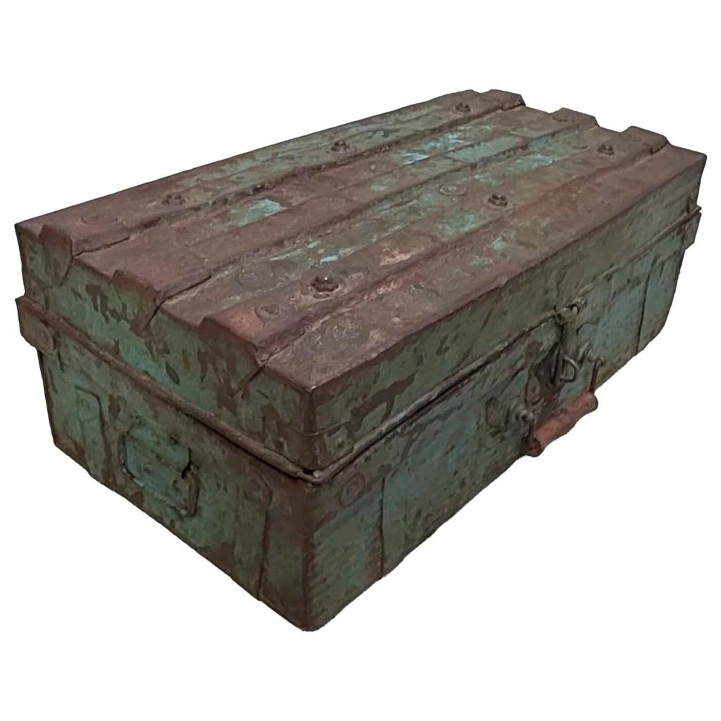 Valigia artigianale in metallo, 67x37x25h cm