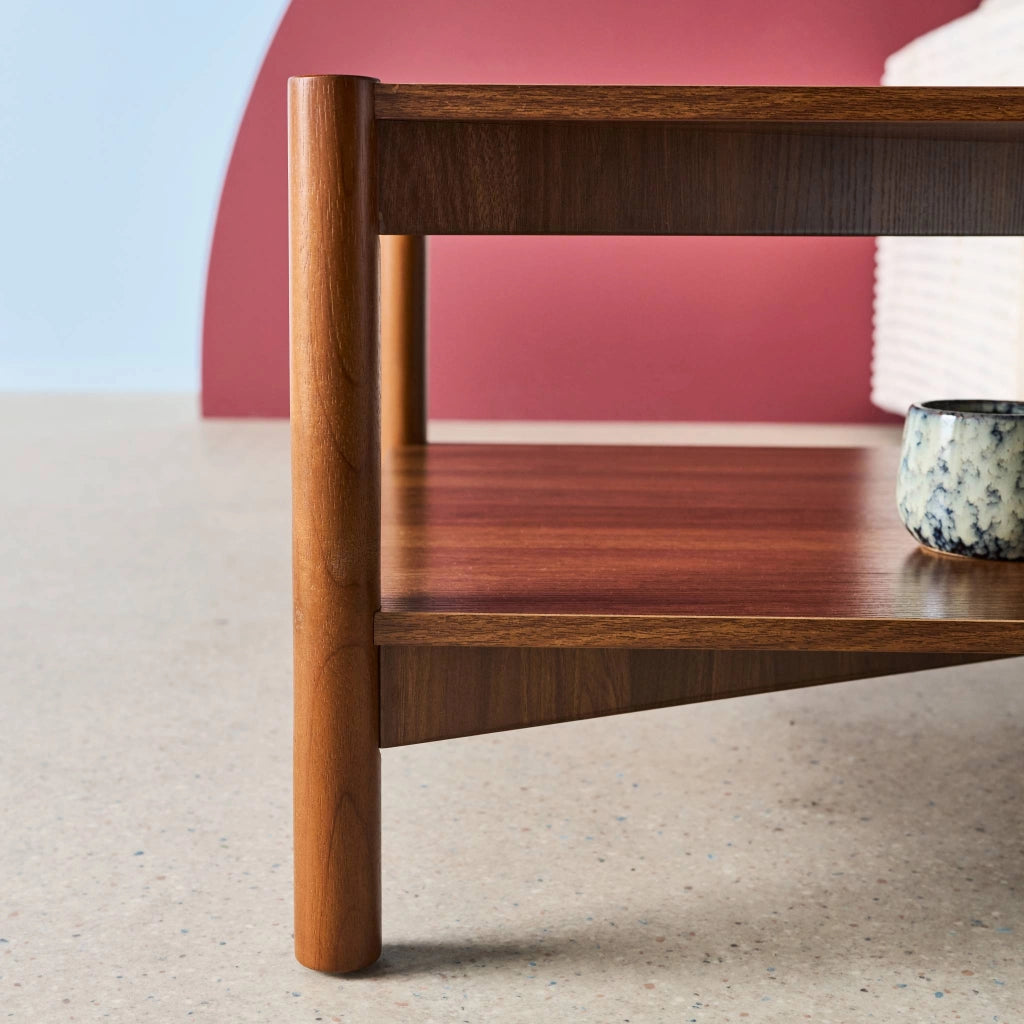 Tavolino rettangolare decorazione legno doppio ripiano, noce