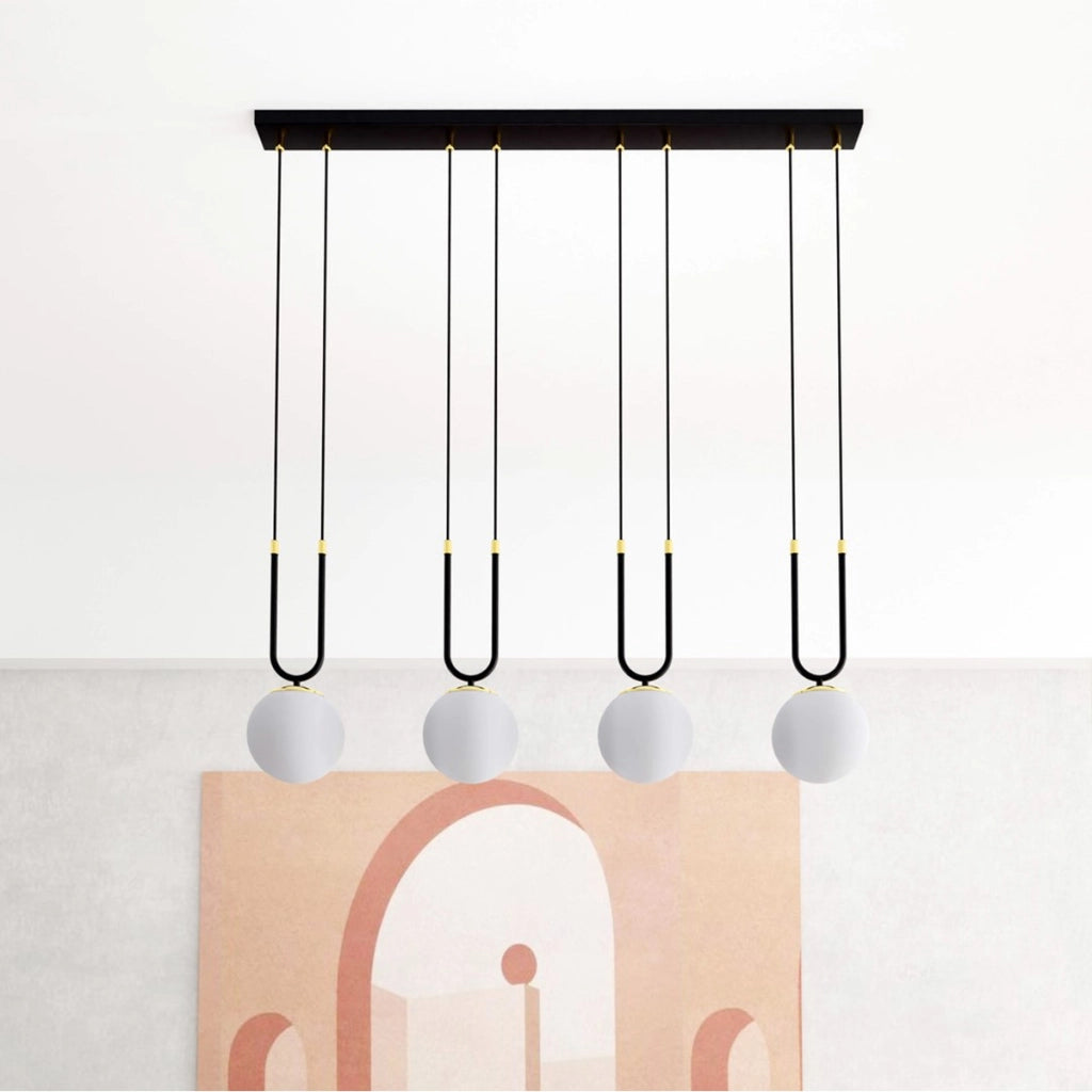 Lampada a sospensione GLAM in acciaio nero e oro con sfere in vetro opale