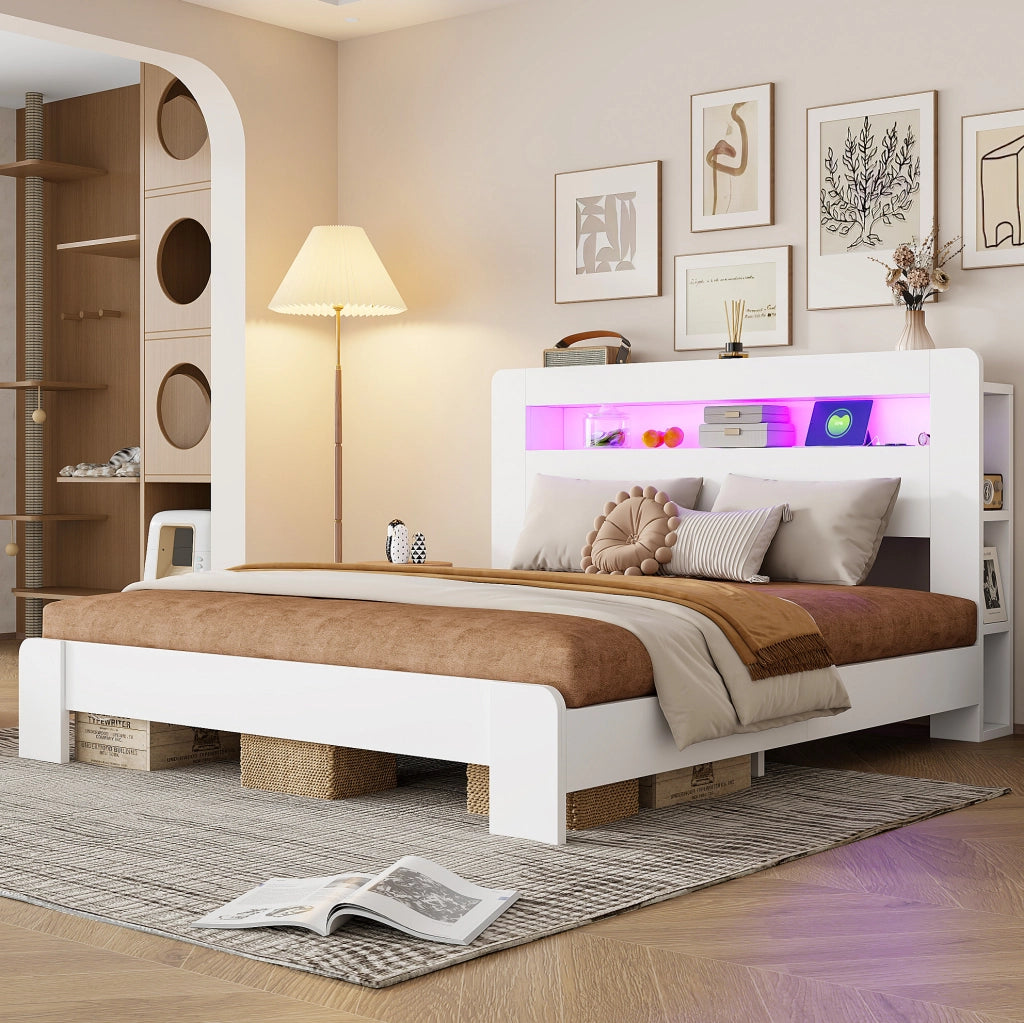 Letto matrimoniale 180x200 cm in legno bianco con testiera portaoggetti; LED e prese integrate