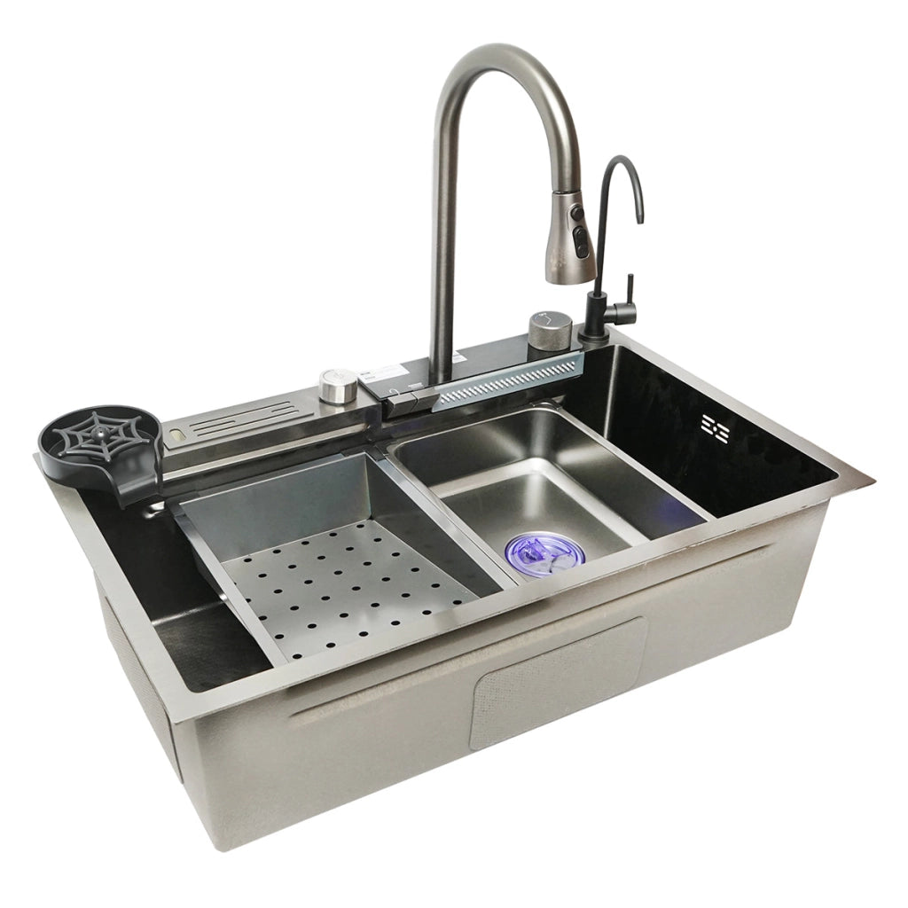 Lavello da cucina multifunzionale in acciaio inox con due rubinetti, display digitale della temperatura, funzione cascata, lavapentole, scolapiatti, vassoio, tagliere e accessori di scarico inclusi, dimensioni 75×46×23,5 cm.