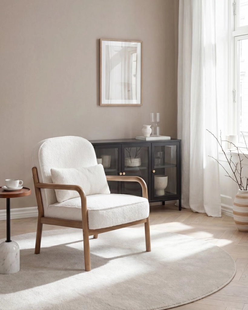 Poltrona Bianco Sporco in Bouclé con Struttura in Legno Stile Moderno Mid-Century