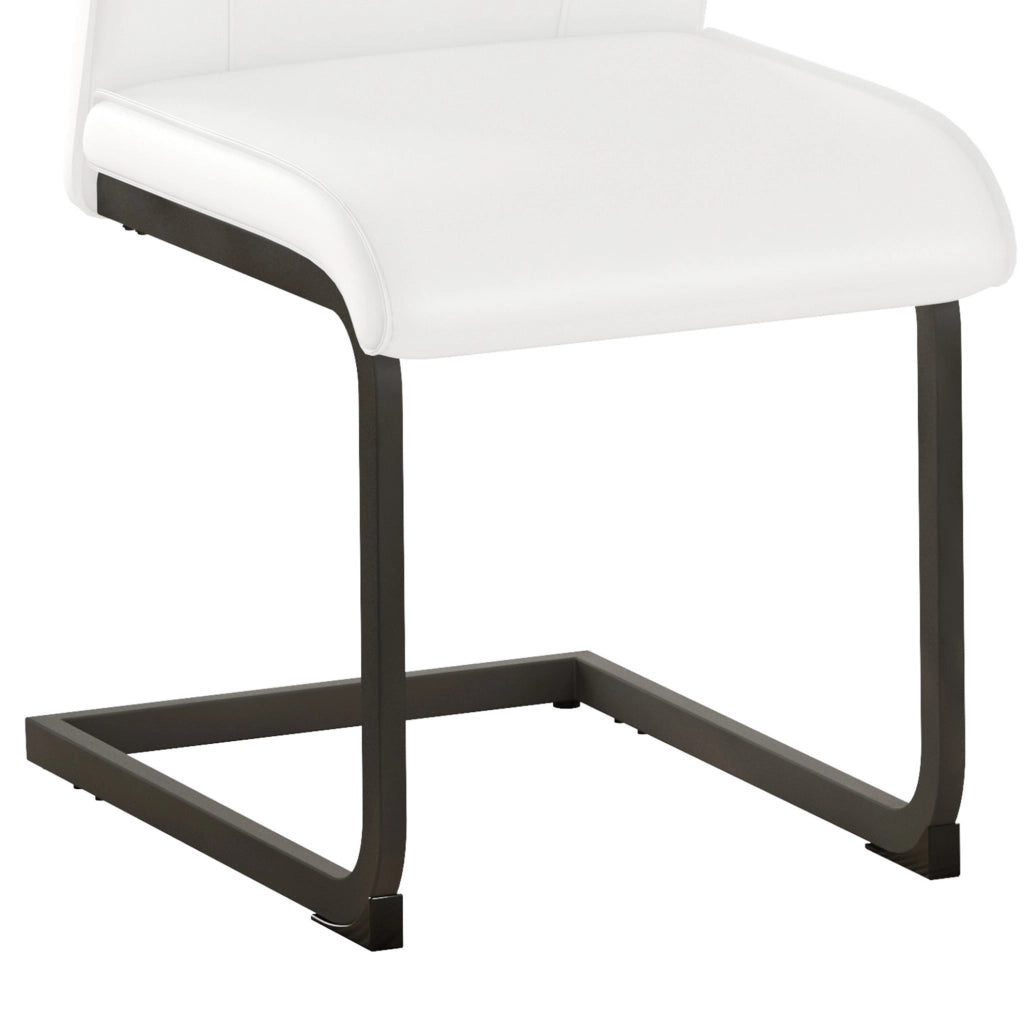 Sedia da pranzo in ecopelle bianca con schienale ergonomico e gambe in metallo nero