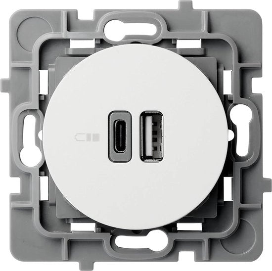 Caricatore d'emergenza con doppia uscita USB-A 3A e USB-C 3A per alimentazione e ricarica di dispositivi elettronici, costruzione in ABS, installazione in cabina, dimensioni 76 x 76 x 42 mm.