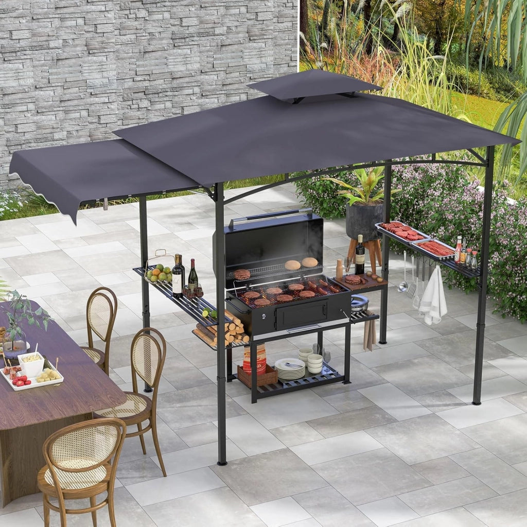 Gazebo per Barbecue, Pergola per BBQ con Tendalino Laterale, Tetto a 2 Livelli, 2 Ripiani Laterali, Ganci Appesi, Apribottiglie, per Giardino e Cortile, 318 x 153 x 250 cm (Grigio Scuro)