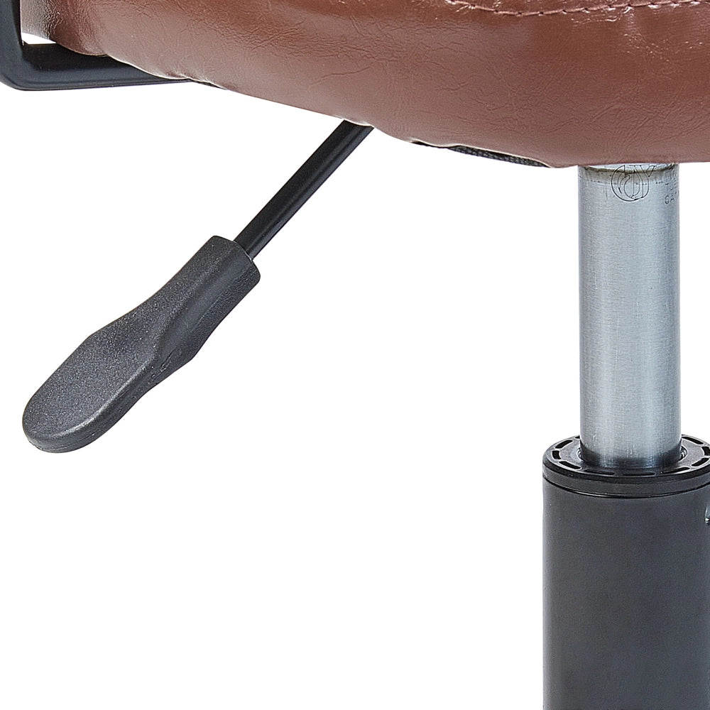 Sedia da ufficio in ecopelle marrone girevole e regolabile stile moderno home office