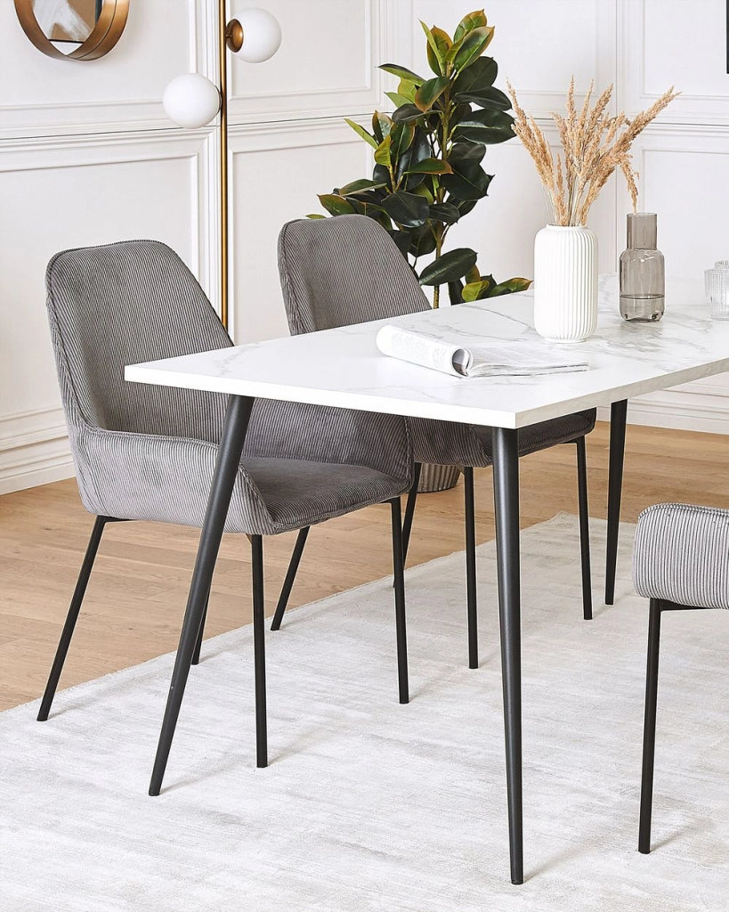 Set di 2 sedie per sala da pranzo seduta imbottita in tessuto di velluto a coste grigio gambe in metallo Nero stile moderno