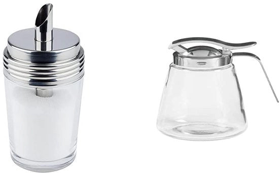 Dispensatore di zucchero, dispensatore di zucchero o latte in vetro, 6,5 x 6,5 cm, 14,5 cm alto.
Schenkino universale, schenkino in vetro con coperchio in acciaio inossidabile, 8,5 x 12 cm, 13 cm alto.