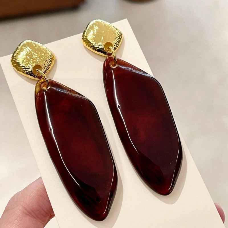 Orecchini geometrici vintage in resina marrone