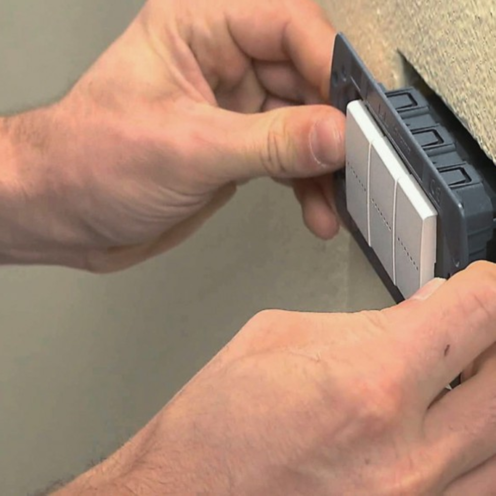 Kit supporto biesse per placche compatibile con bticino matix 3 posti *** numero pezzi 10, confezione 1