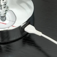 Lampada da Tavolo con Cristalli e Porta USB, in Metallo, Vetro e Poliestere, Ø23x45 cm, Bianco e Argento