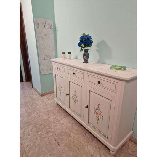 Credenza 3 ante 3 cassetti arte povera in legno massello e mdf con rifinitura in bianco filo verde con decori 158x47x103 H