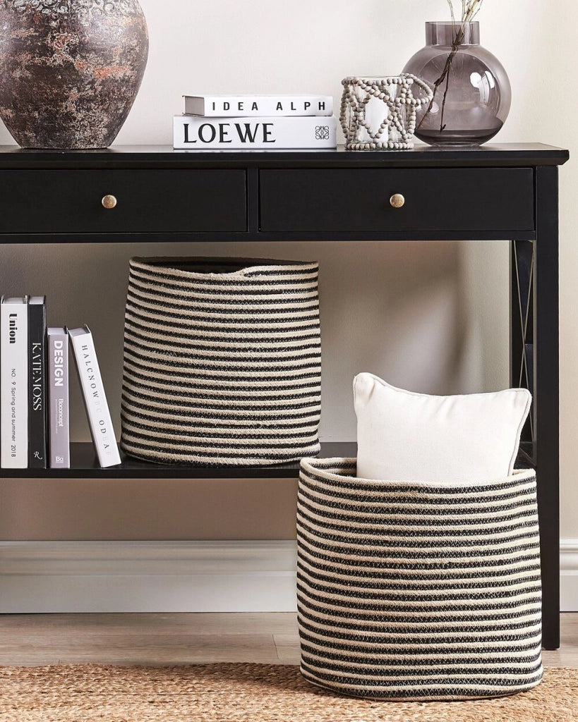 Set di 2 cestini in tessuto di cotone beige e nero con accessori per la conservazione boho a righe