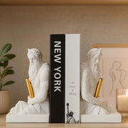 Faropa, Statua Statua Fermalibro, Bianco
