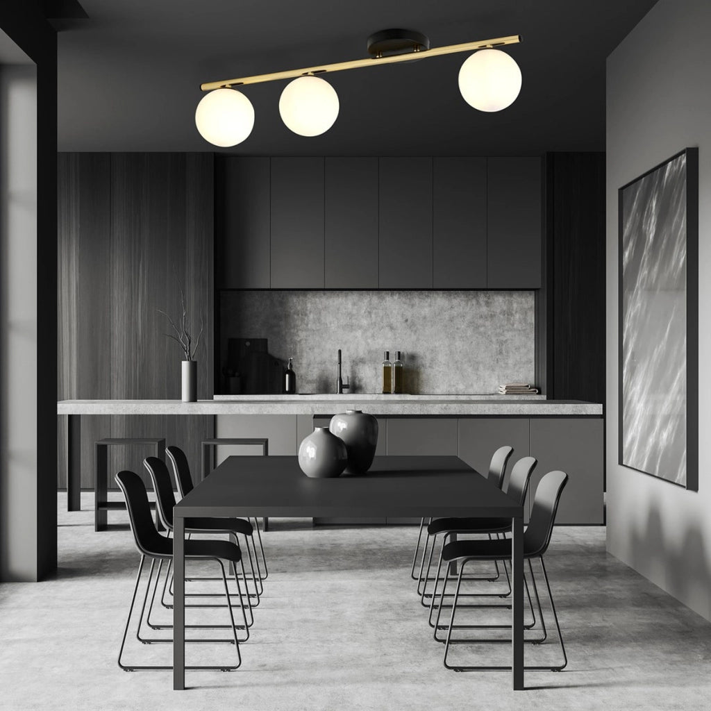 Lampada da soffitto Monza in acciaio nero e oro con sfere in vetro opalino