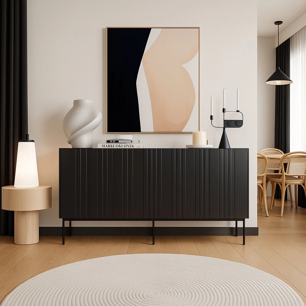 Credenza Spirano, Madia da salotto con tre ante battenti e vani interni, Rialzata da terra, 151x42 h75 cm, Nero