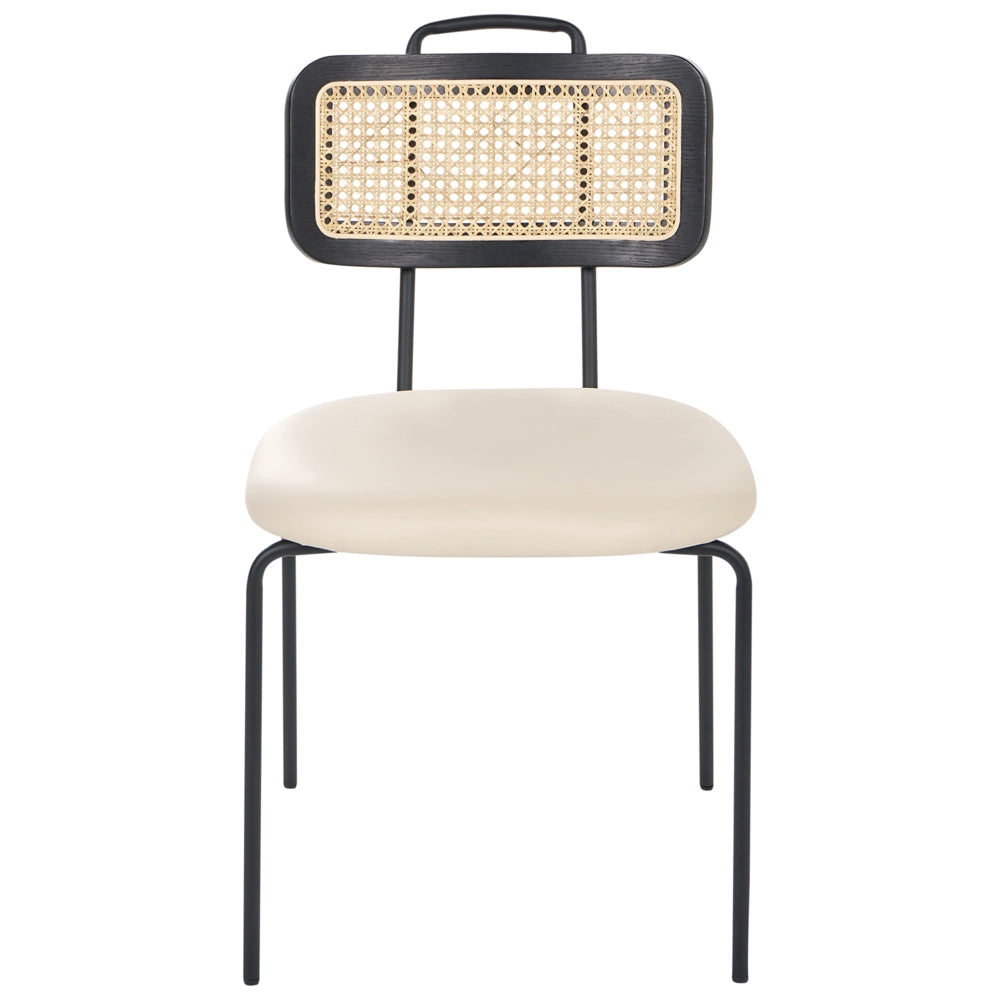 Set di 2 sedie da pranzo con seduta in ecopelle beige chiaro, schienale in rattan PE, gambe in ferro, senza braccioli, cappucci protettivi, design boho moderno