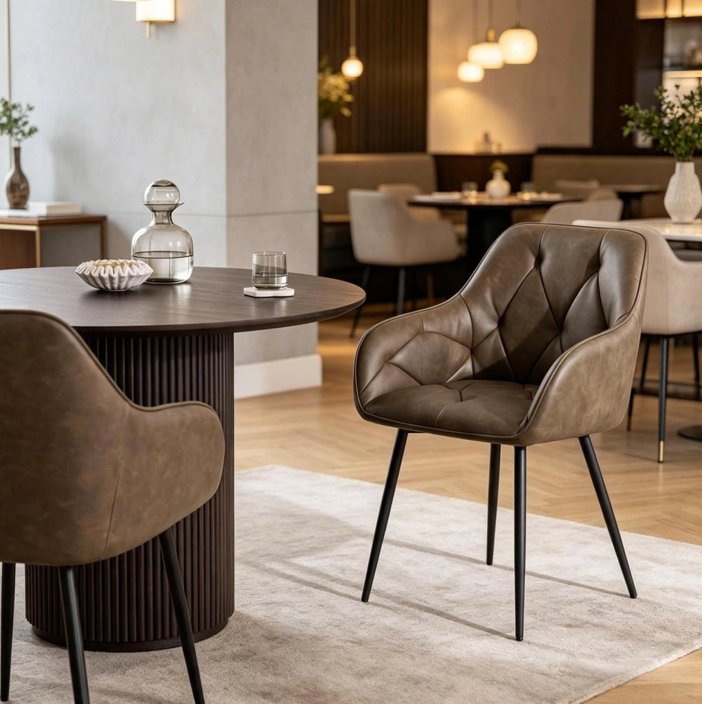 Set di 2 sedie da pranzo con braccioli in similpelle marrone