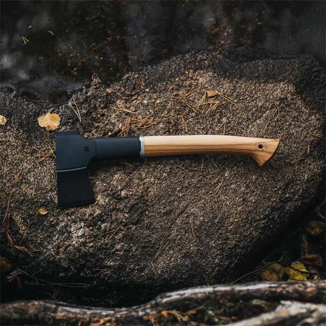 Fiskars 1051142 Norden N7 Ascio da Taglio Lama in Acciaio al Carbonio Manico in Legno di Hickory Rivestimento Anticorrosione Protezione Lama Plastica colore Multicolore