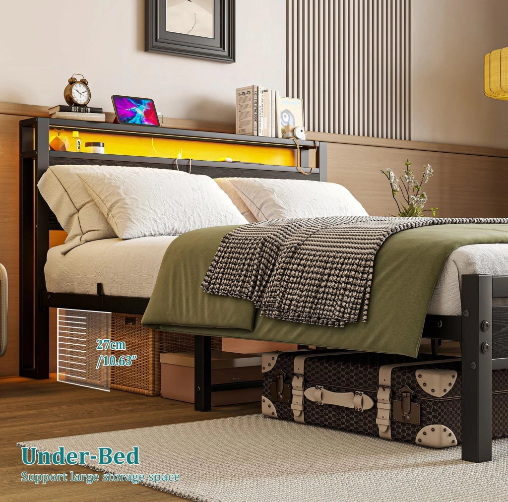 Struttura letto 140x190 cm in metallo e MDF con testiera a 2 ripiani; USB e presa; nera