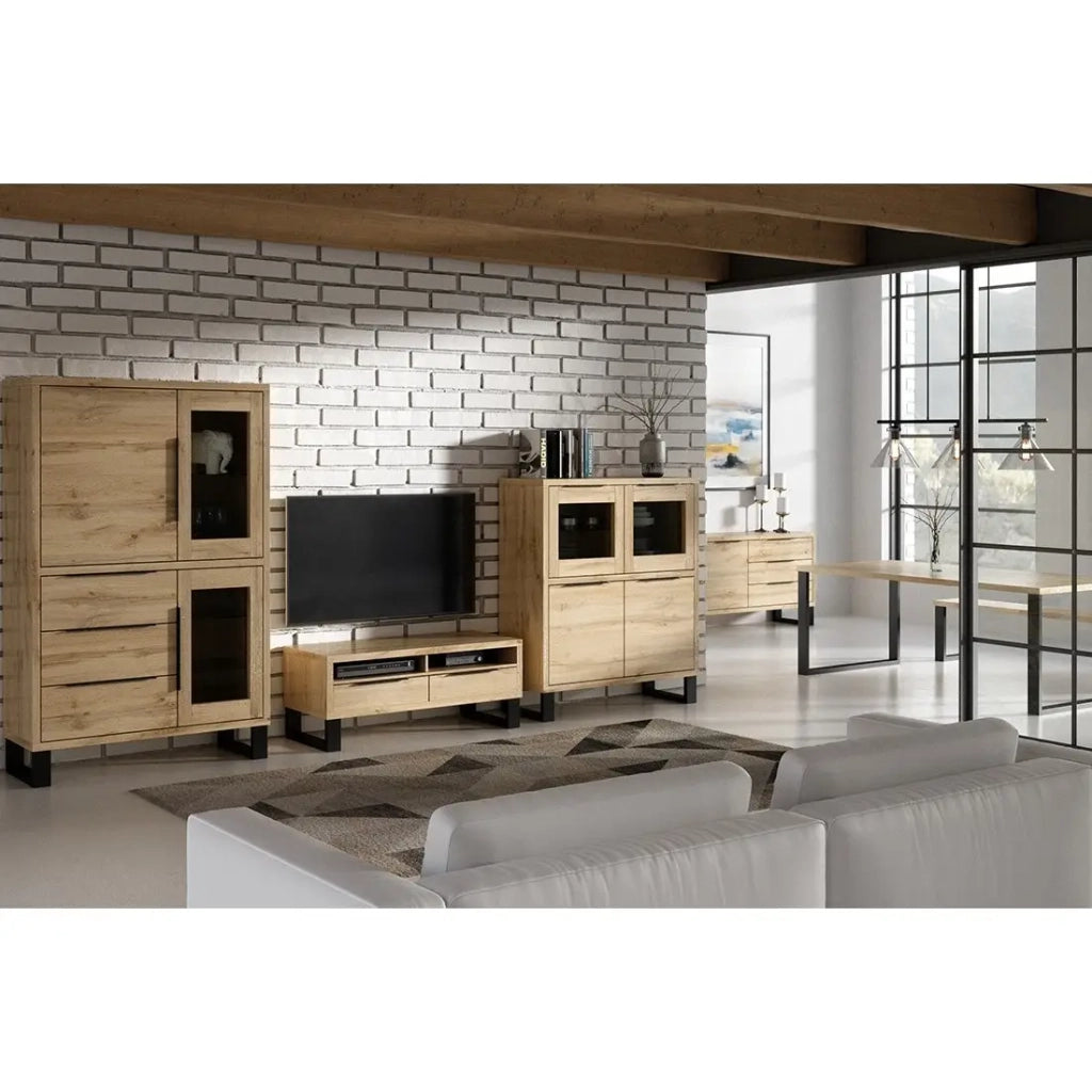Credenza color rovere collezione MILO. Finiture nere. Mobile ideale per la tua sala da pranzo.