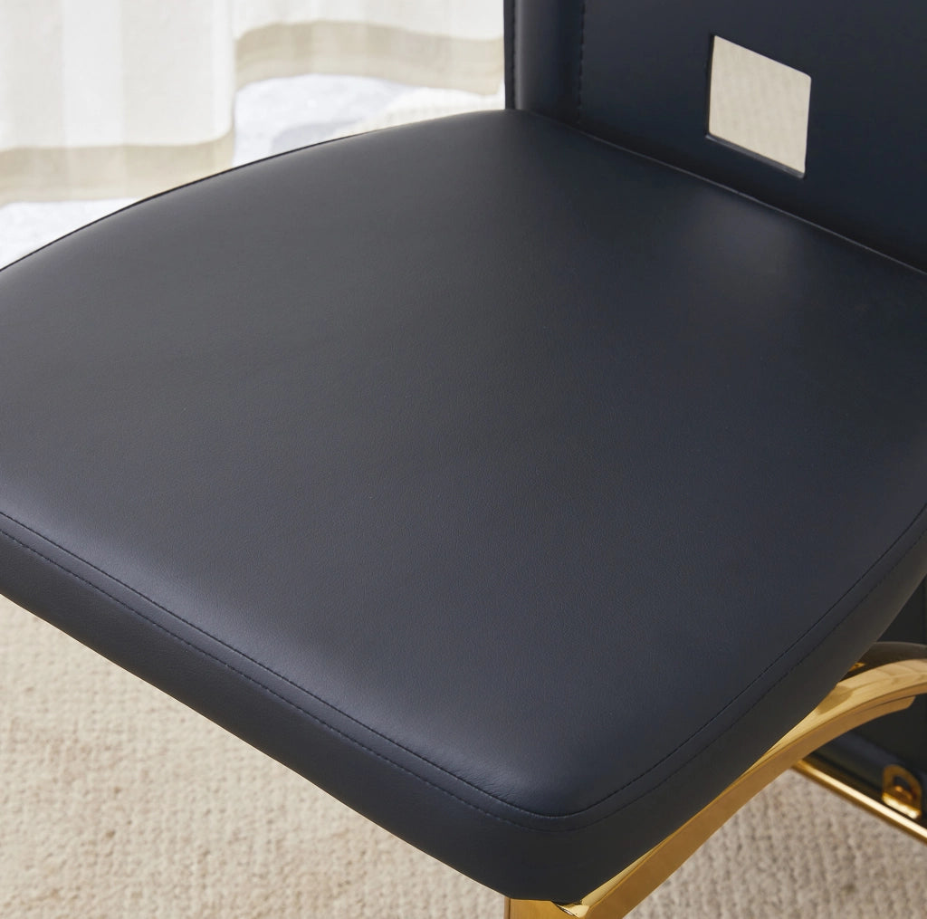 Set di 2 sedie da pranzo moderne con schienale traforato; H 102;5 cm; PU nero e metallo oro