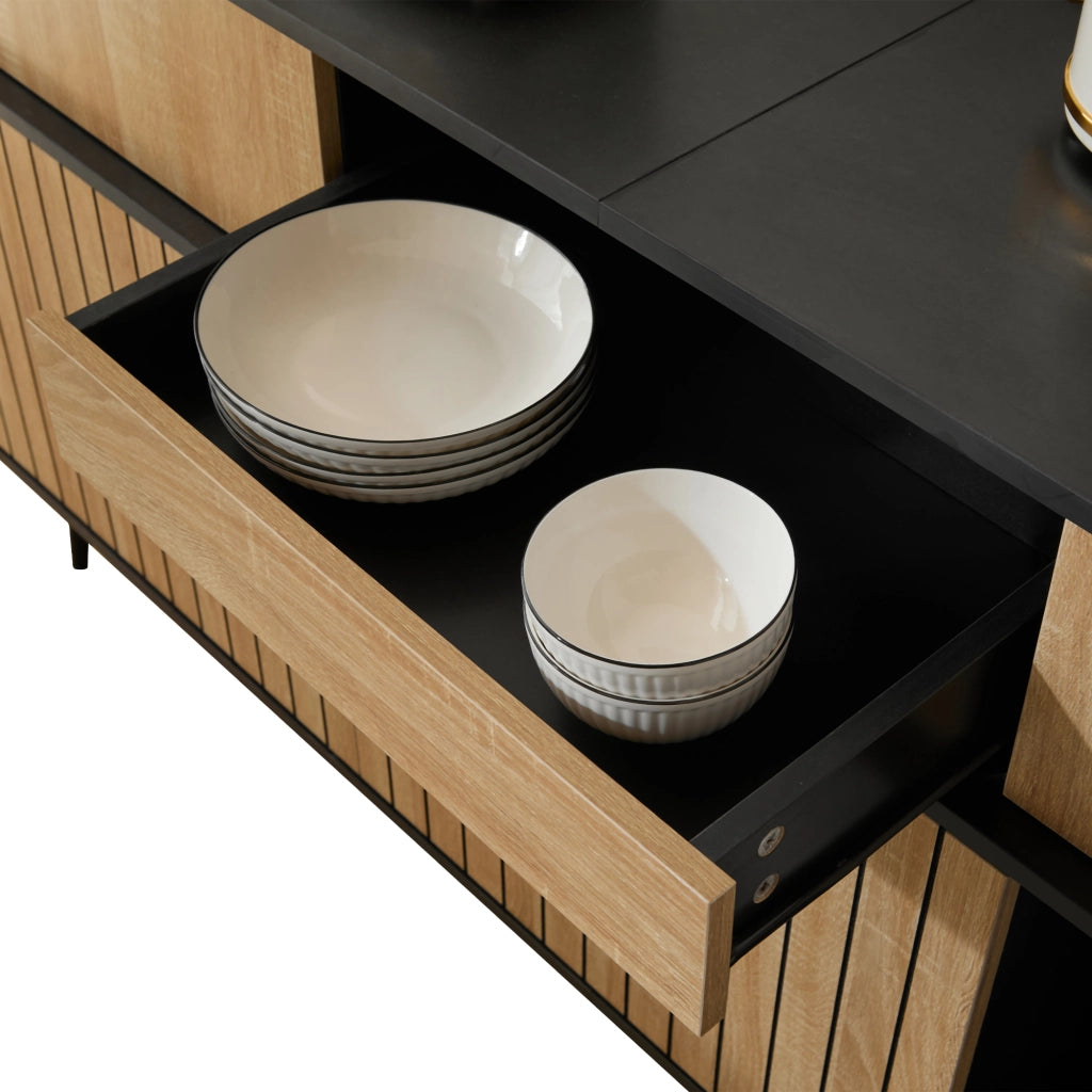 Credenza moderna con 4 ante scorrevoli e 1 cassetto, effetto quercia e nero, 160 x 40 x 80 cm