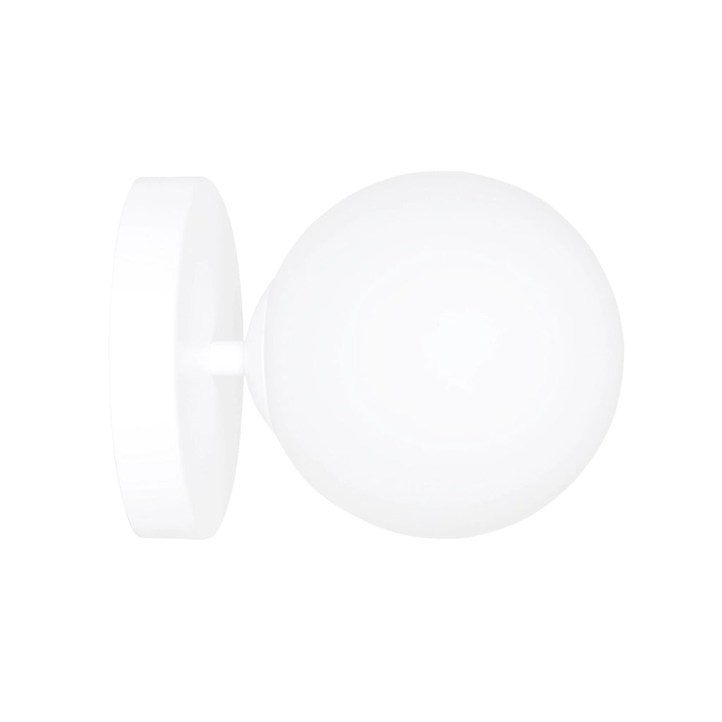 Applique 1 Luce Kalf In Acciaio Bianco A Bracci E Sfera In Vetro Opalino